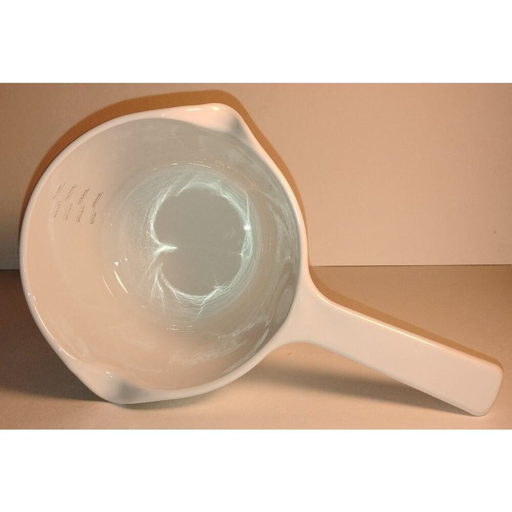 Vintage CorningWare Dual Spout M-68-B Measuring Cup